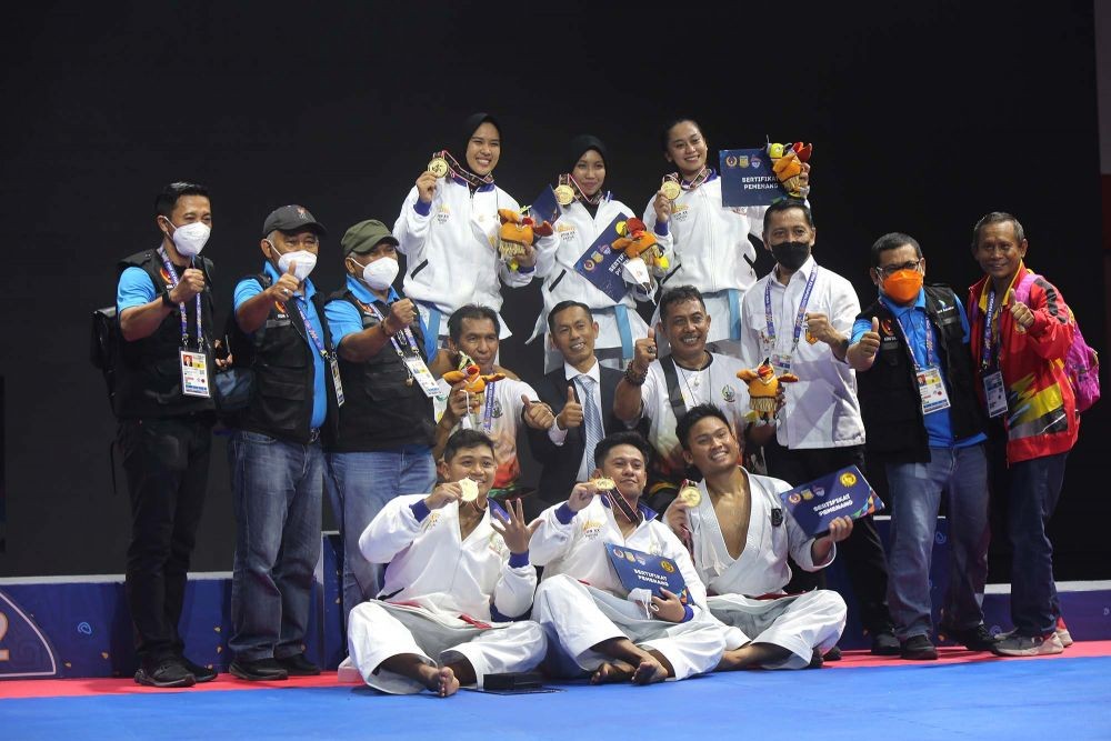 Selamat! Sulsel Kawinkan Medali Emas Karate di PON Papua