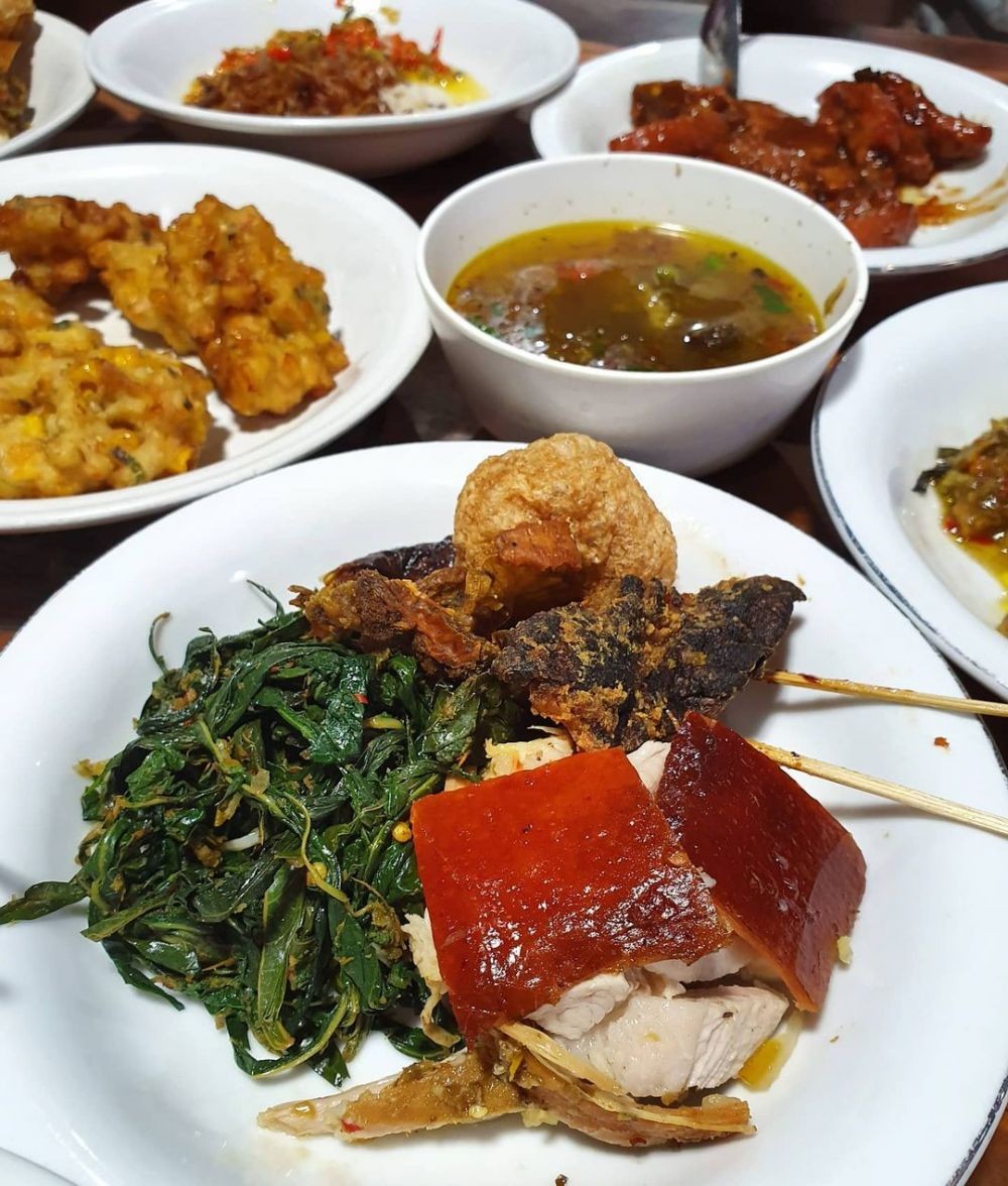 10 Tempat Makan Babi Guling Terenak di Bali yang Wajib Kamu Coba