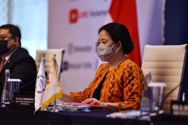 Mega-Puan Kompak Absen di Pernikahan Adik Jokowi, karena Ada Ganjar?
