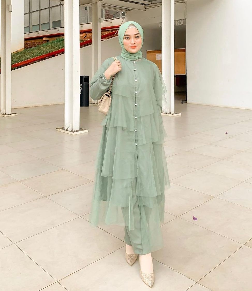 9 OOTD Kondangan Bertema Sage Green, Langsung Jatuh Hati!