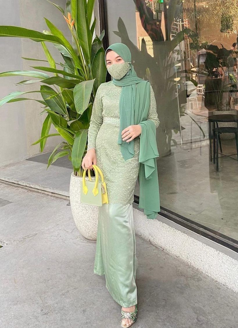 9 OOTD Kondangan Bertema Sage Green, Langsung Jatuh Hati!