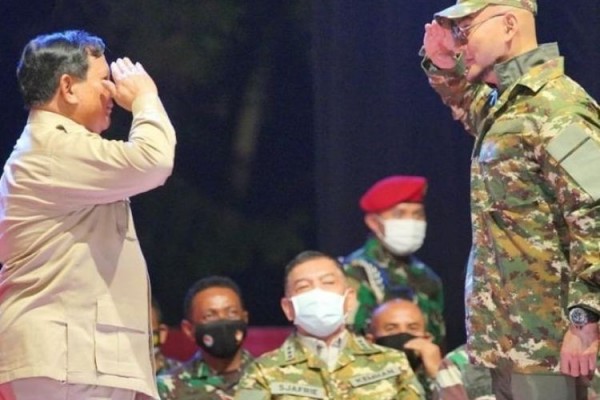 10 Potret Gagah Deddy Corbuzier, Duta Komcad TNI