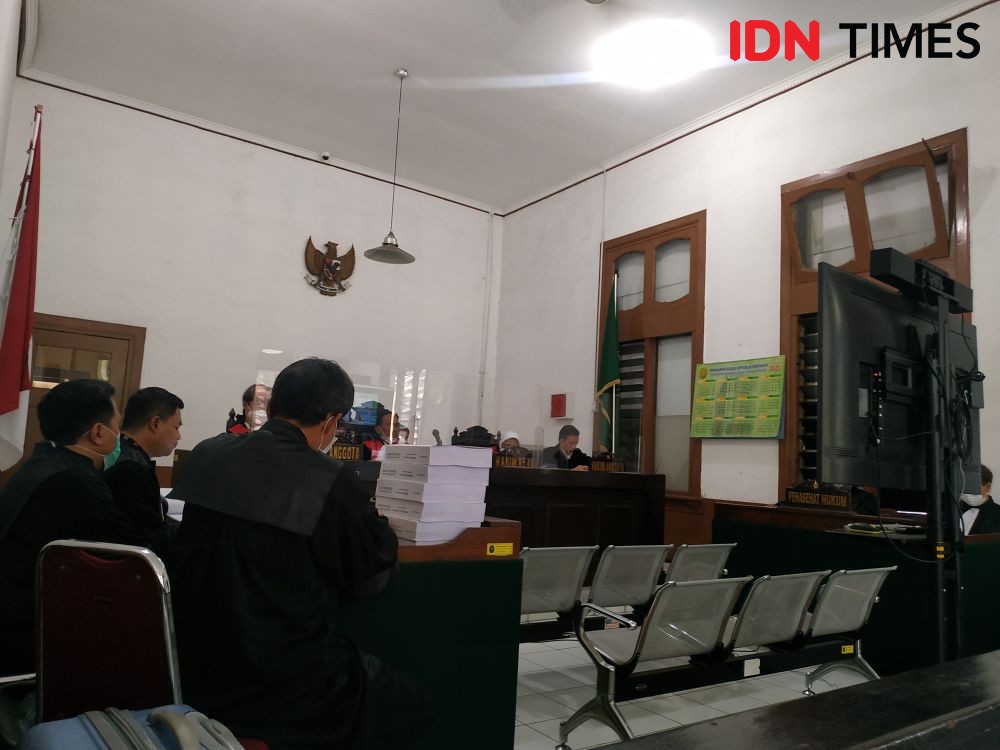 Korupsi Dana Bantuan Indramayu, KPK Tuntut Ade Barkah 5 Tahun Penjara