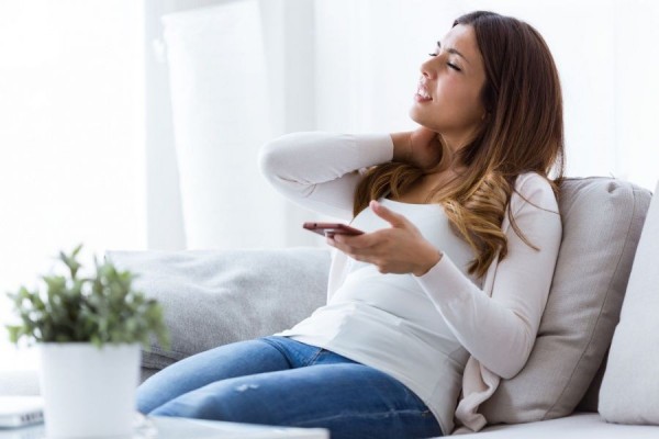 Text Neck Syndrome: Penyebab, Gejala, Penanganan, dan Pencegahan