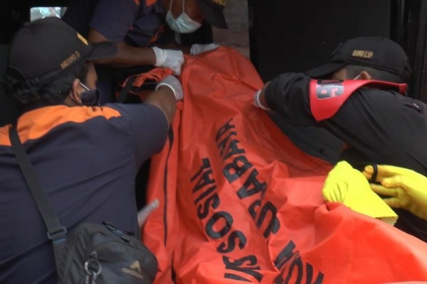 Ditemukan Terkulai, Djasmi Tewas Bersimbah Darah di Pangkuan Anaknya