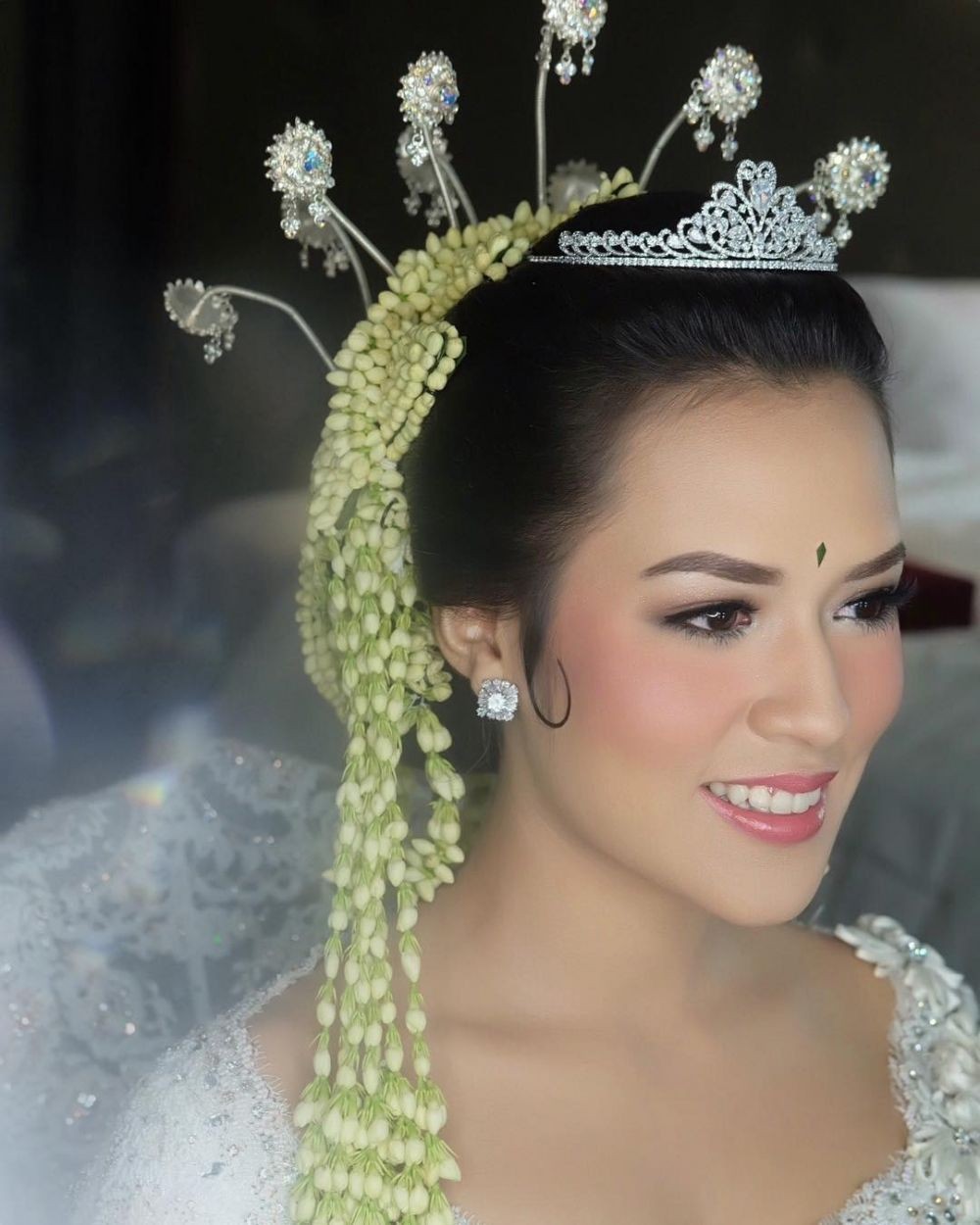 10 Makeup Pengantin Soft Dan Natural Ala Artis, Tetap Cetar!