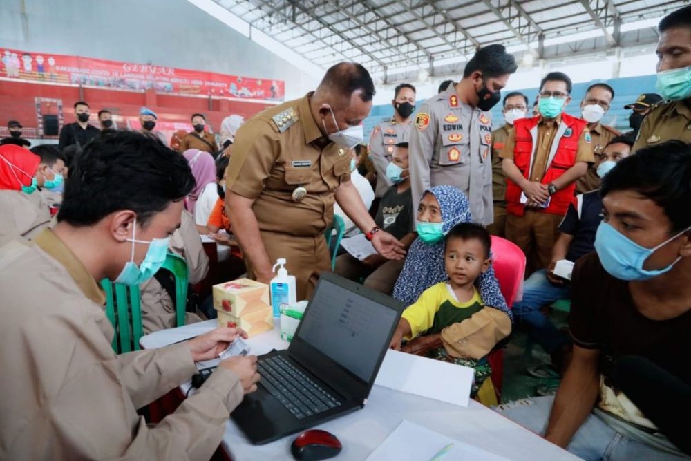Vaksinasi COVID-19 di Lampung Selatan Digelar Pagi hingga Malam