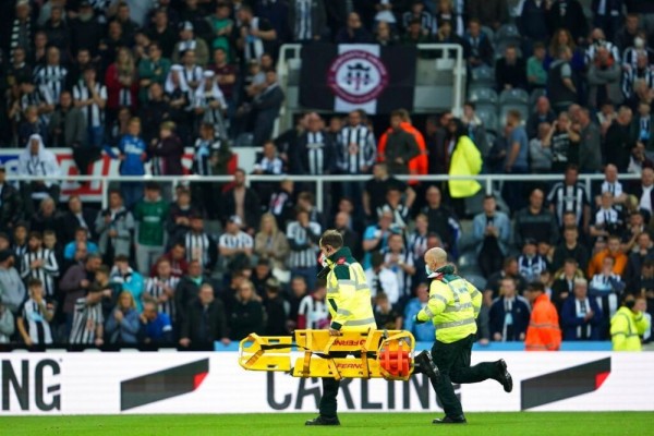 Aksi Heroik Bek Tottenham Selamatkan Nyawa Fans di Tribune