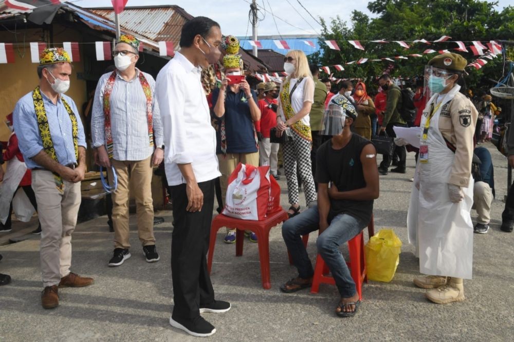 Jokowi Terbang ke Jambi, Bagi-bagi BLT di Pasar dan Tinjau Muaro Jambi