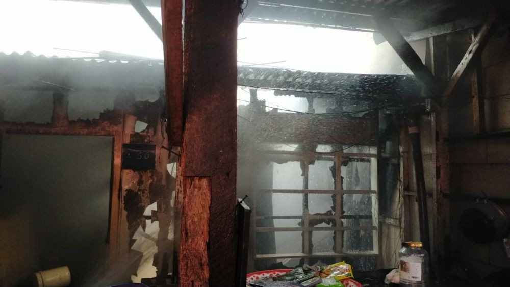 Gegara Bocah Main Korek di Kasur, Satu Rumah Hangus Terbakar