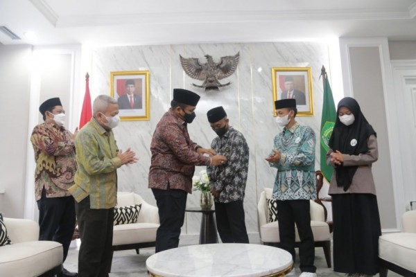 Yaqut 'Serahkan' Jabatan Menag Sehari ke Santri Pemenang Sayembara
