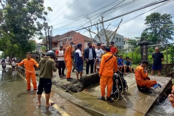 Bocah 8 Tahun di Samarinda Hilang Diduga Terseret Arus Banjir