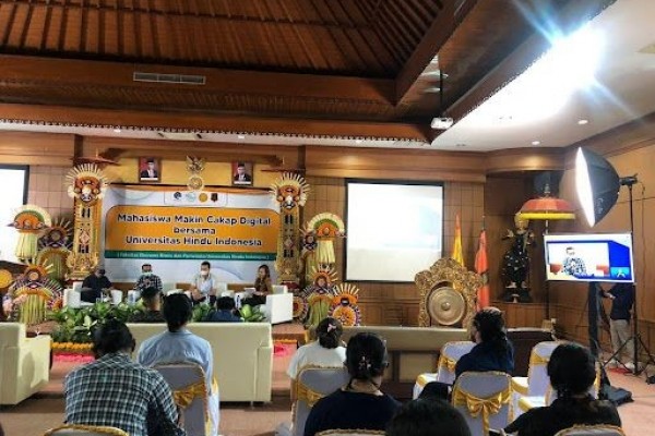 Literasi Digital untuk Mahasiswa Bersama Universitas Hindu Indonesia