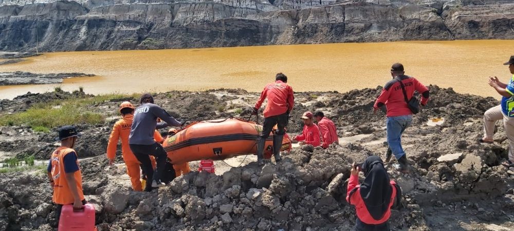 Karyawan Tambang Tertimbun Tanah Longsor Akhirnya Ditemukan