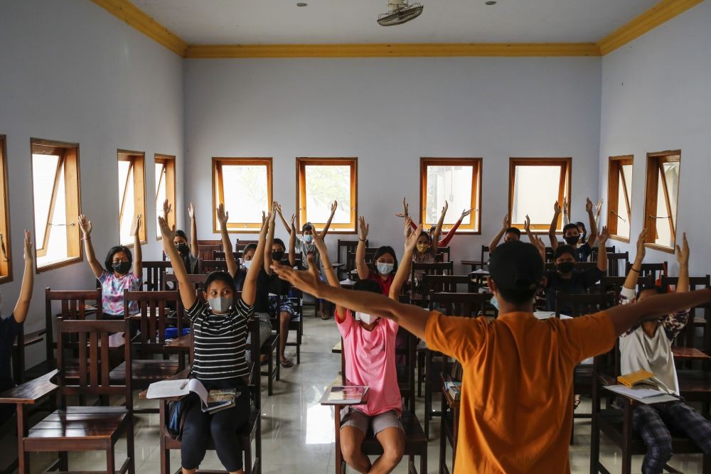 Pemuda di Buleleng Buka Les Bahasa Inggris dengan Upah Sampah Plastik