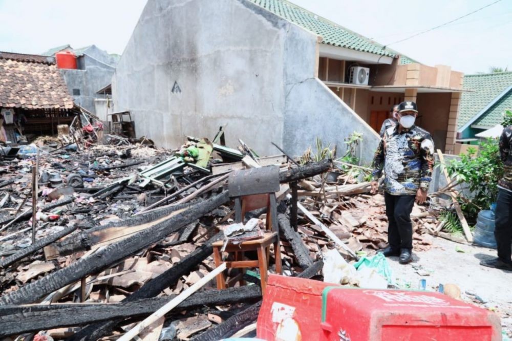 16 Bangunan Rusak Imbas Puting Beliung, Pemkab Lamsel Salurkan Bantuan