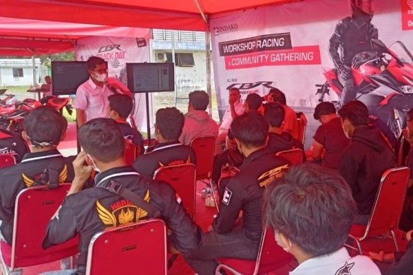 Honda Perkaya Wawasan Teknologi dan Modifikasi untuk Bikers CBR
