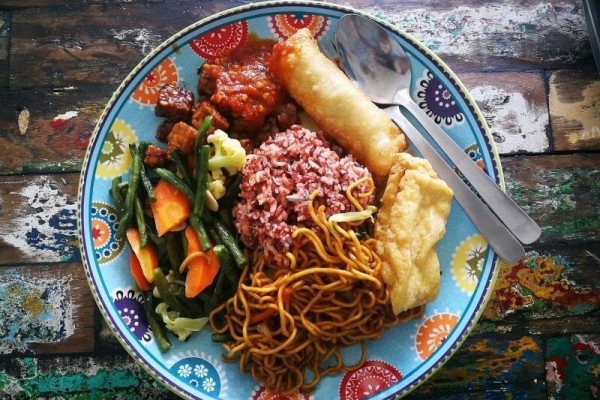 7 Rekomendasi Tempat Makan Enak dan Murah di Kawasan Canggu Bali