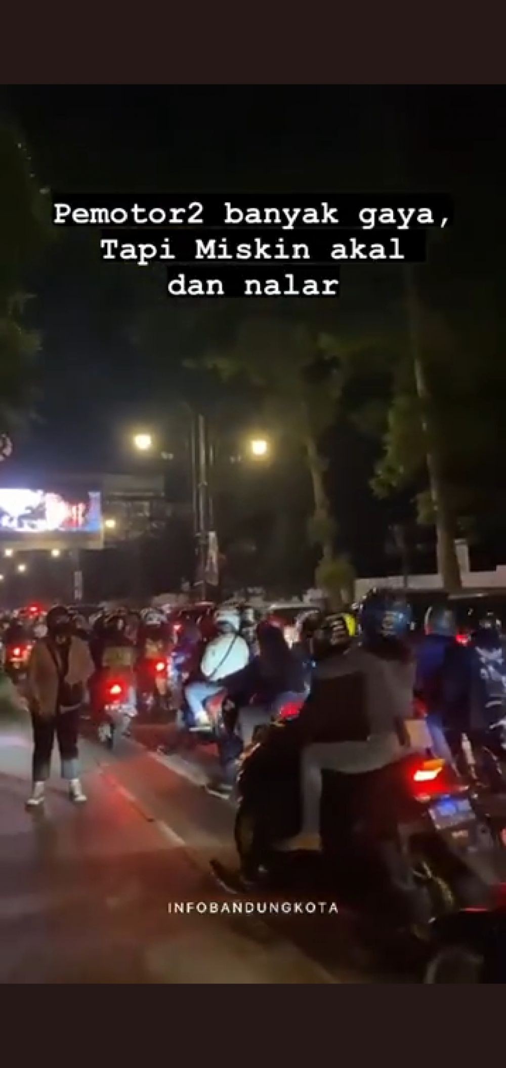 Geram! Ridwan Kamil Kritik Komunitas Motor Jalan Lewat Trotoar Dago