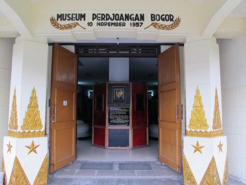 10 Tempat Wisata Dekat Stasiun Bogor Yang Paling Populer