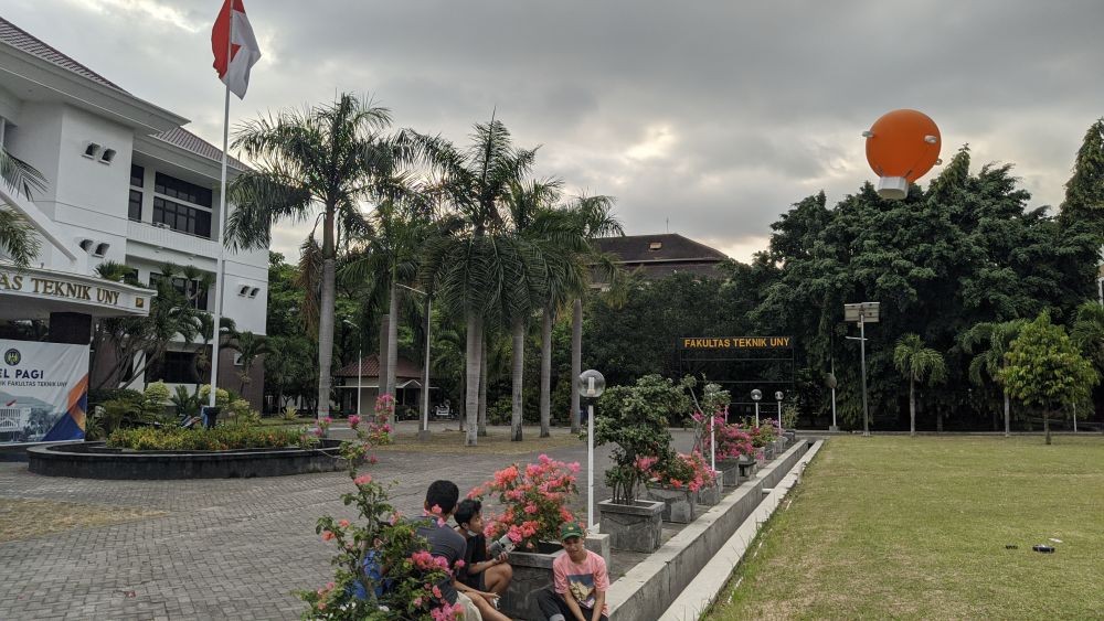 Mahasiswa UNY Ciptakan Alat Deteksi Kerumunan  Menggunakan Blimp Drone