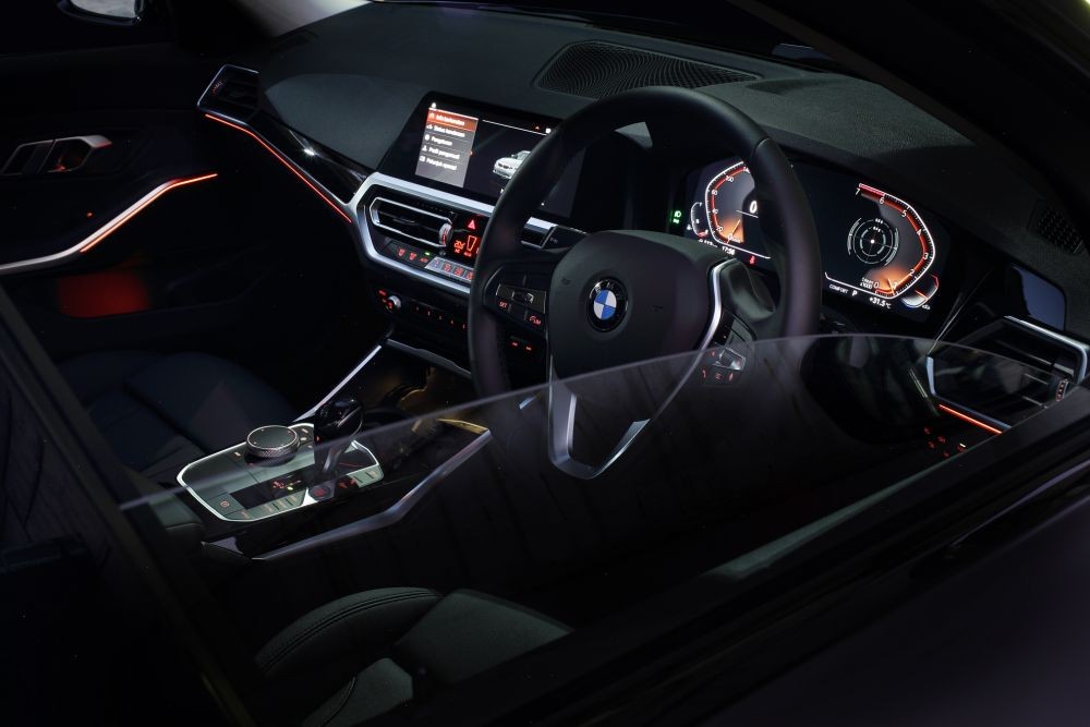 Ini Fitur New BMW 320i Dynamic Terbaru, Siap Mengaspal di Semarang 