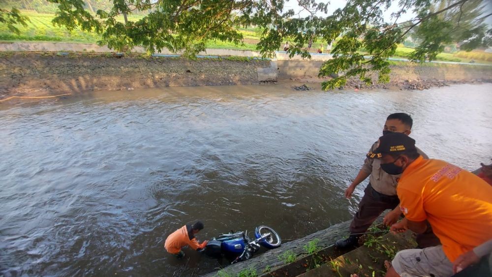 RX King Tabrak Pohon dan Terjun ke Sungai, Pengendara Tewas