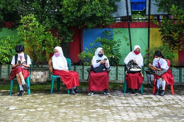 Murid SD di Mamasa Curhat Jarang Diajar Guru, Akmal Malik Tegur Bupati