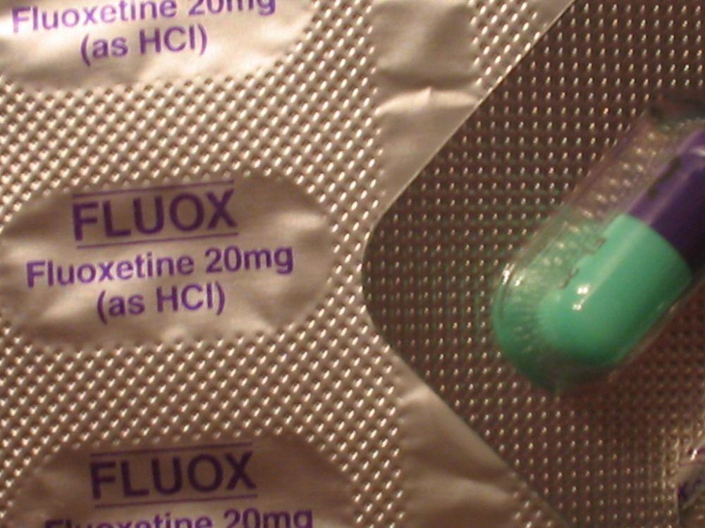 Fluoxetine: Manfaat, Peringatan, Dosis, Efek Samping