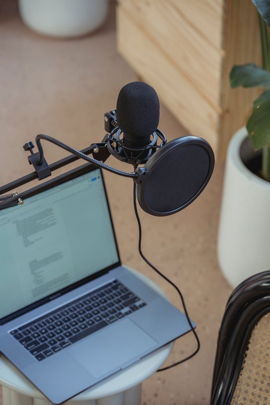 7 Podcast Belajar Bahasa Inggris, Untuk Pemula Hingga Bisnis