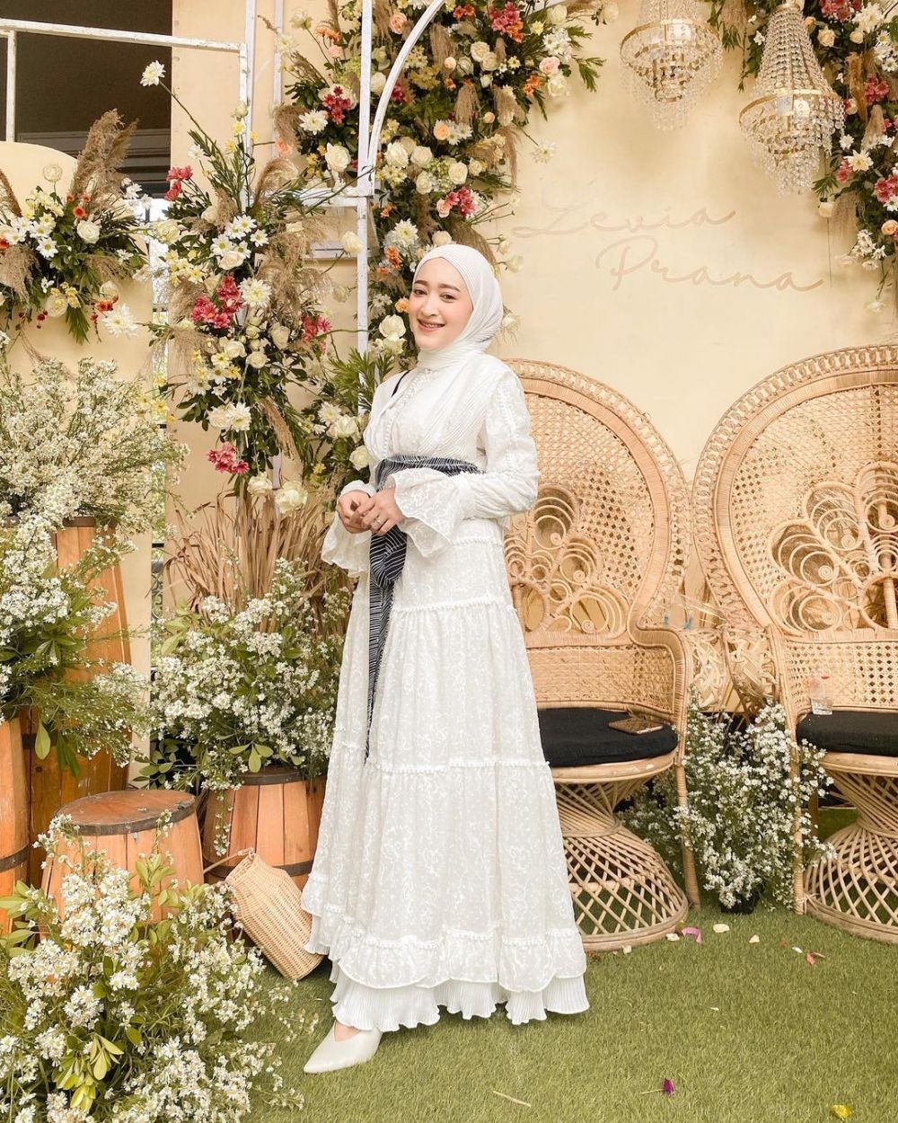 10 Style Kondangan untuk Garden Party Kasual sampai Glamor