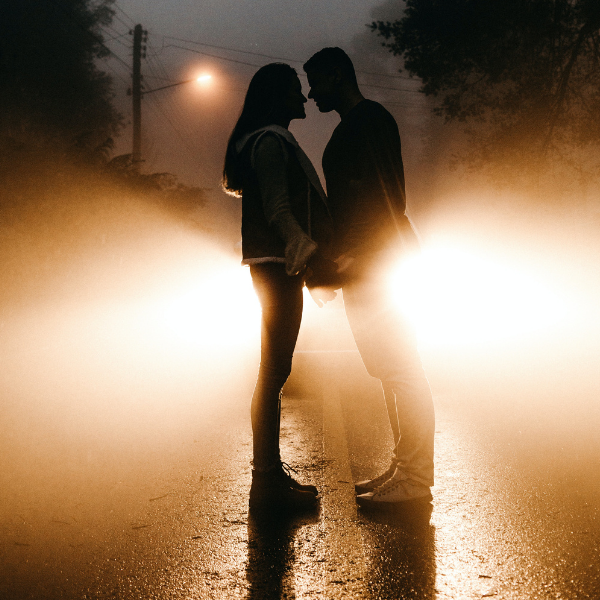 [QUIZ] Pilih Satu Foto Romantis, Kami Tahu Siapa Penggemar Rahasiamu