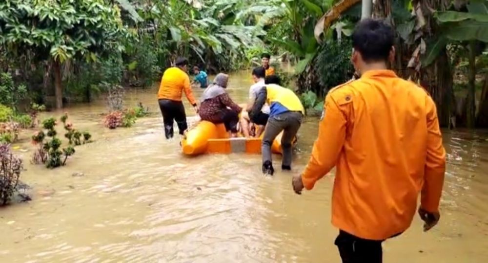 Air Lambat Mengalir ke Kolam Retensi Akibatkan Banjir di Palembang