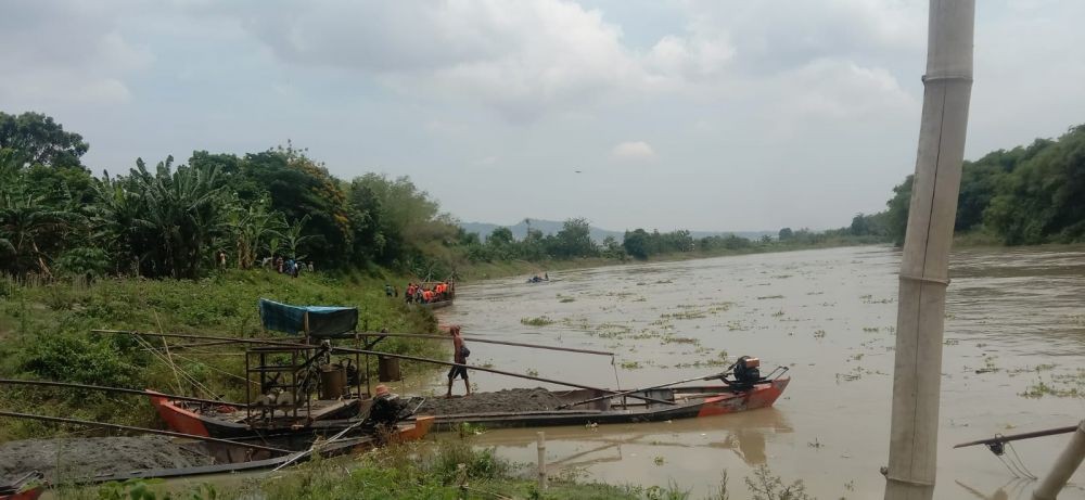 Perahu Terbalik di Sungai Bengawan Solo, 8 Penumpang Tenggelam