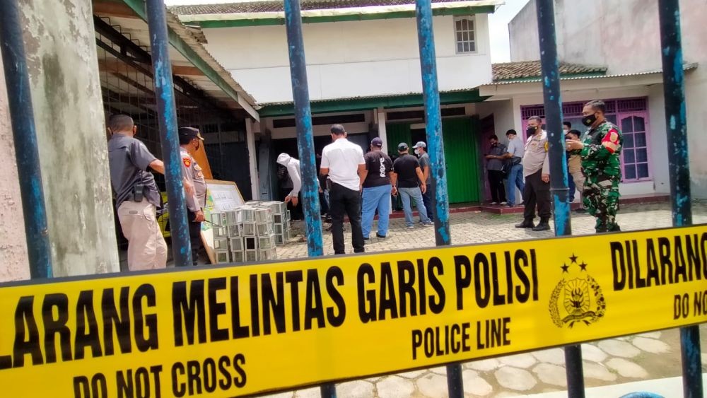Ratusan Kotak Amal dan Komputer Diangkut Densus 88 dari Rumah di Lampung