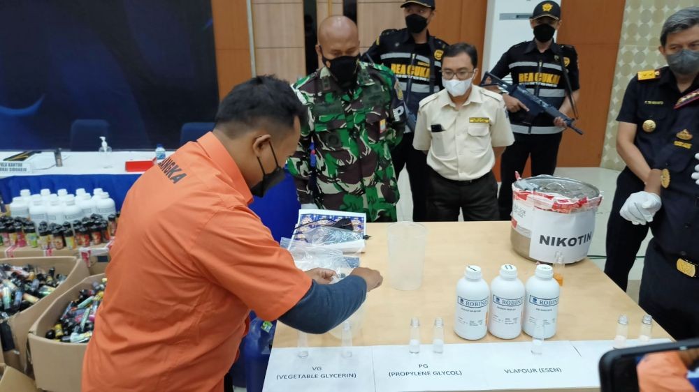 Gudang dan Pembuatan Liquid Ilegal di Surabaya Digerebek