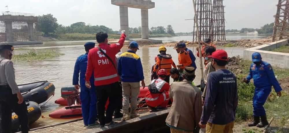 Jenazah Korban Perahu Terbalik Ditemukan, Ciri-ciri Pakai Kaos Bonek