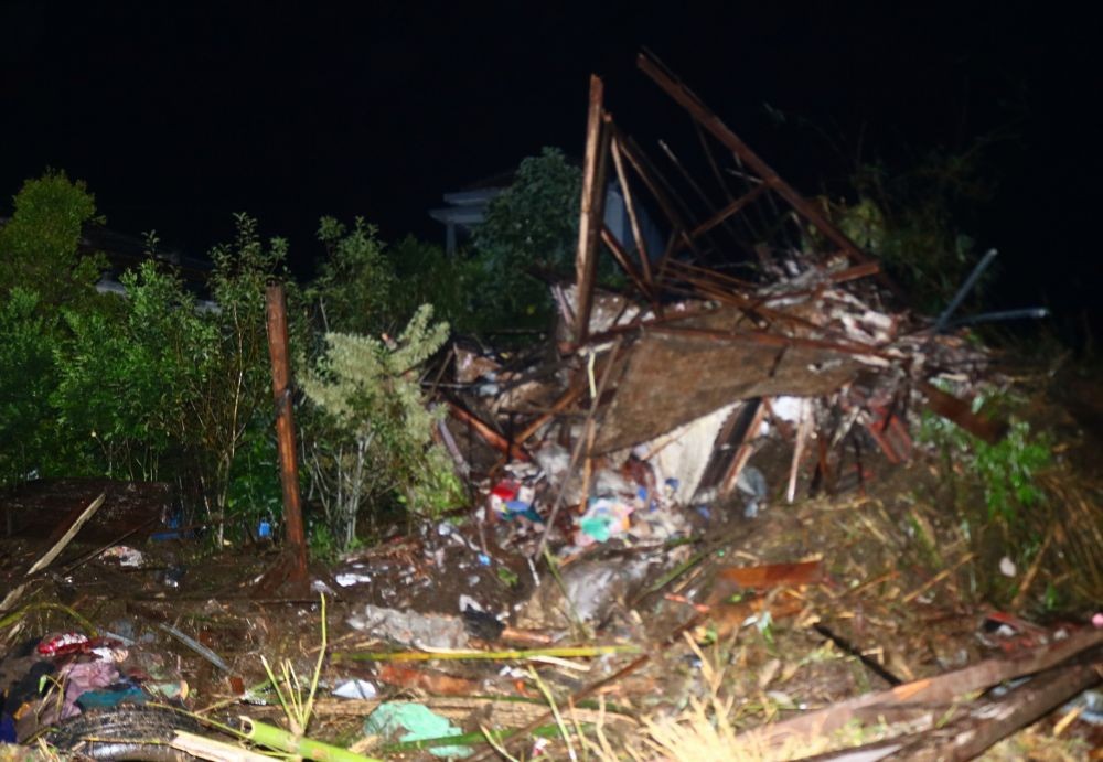 Cerita Husnul Lompati Atap Rumah, Selamat dari Banjir Bandang   