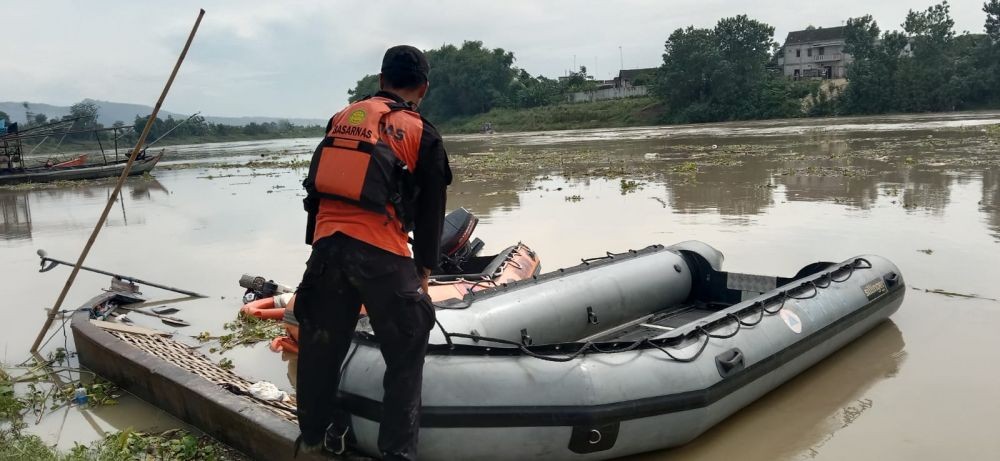 Tinjau Lokasi Perahu Terbalik Khofifah Wacanakan Nakhoda Bersertifikat