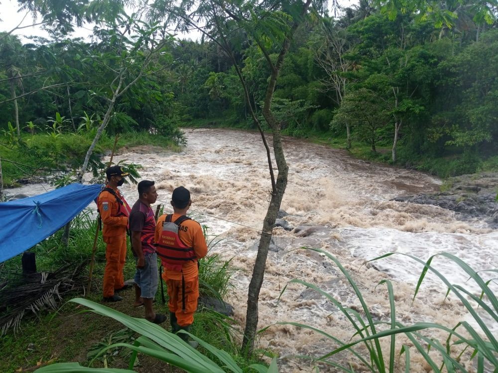 Air Sungai Meluap, Dua Korban Hilang Terseret Air Bah Belum Ditemukan