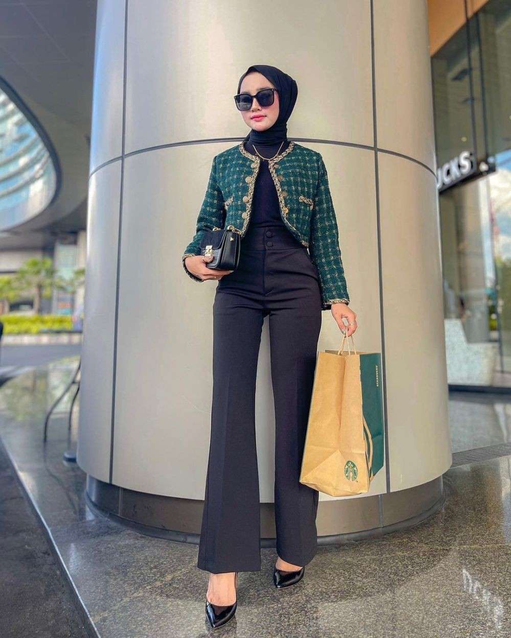 9 Padu Padan Hijab Dan Blazer Ala Korean Style, Fashionable!