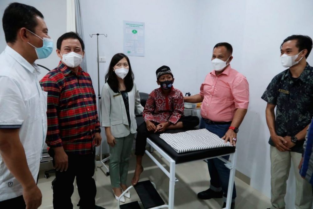 Cerita Dokter Muda, Pulang Kampung Operasikan Klinik demi Warga Desa