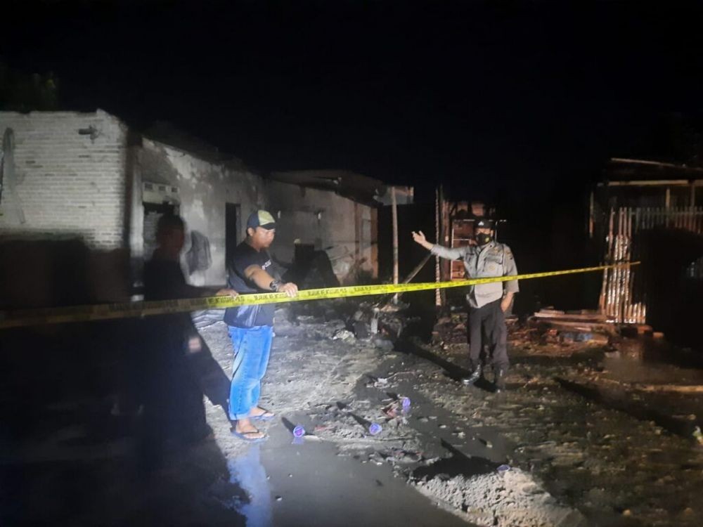 Petir Sambar Jeriken BBM Diduga Pemicu Kebakaran Gudang di Gadingrejo