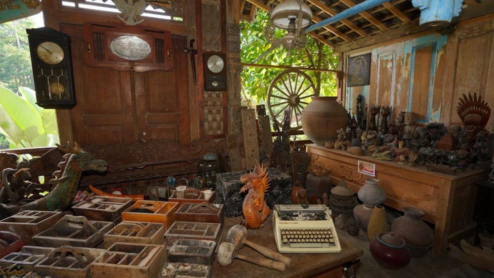 Pemuda Banyuwangi Kenalkan Desa Wisata Lewat Pameran Benda Kuno 