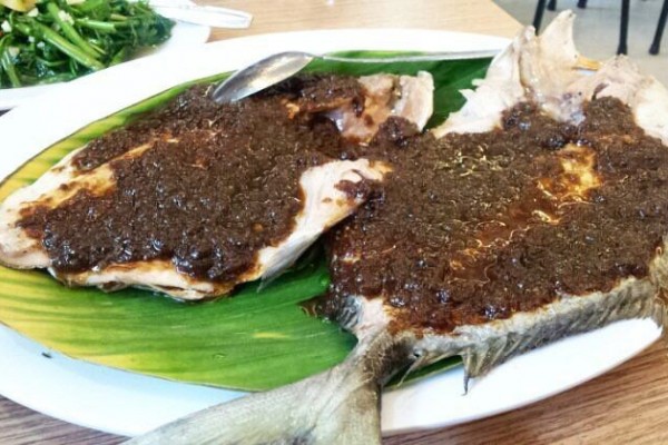 10 Makanan Khas Makassar yang Paling Terkenal dan Rasanya Juara!