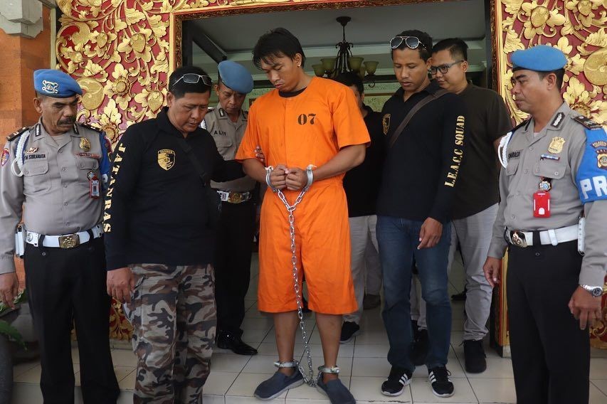 7 Potret Tahanan di Bali Diborgol Tangan dan Kaki, untuk Efek Jera?   