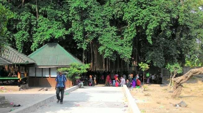 Berziarah ke Makam Loang Baloq, Ada Pohon Pengikat Janji