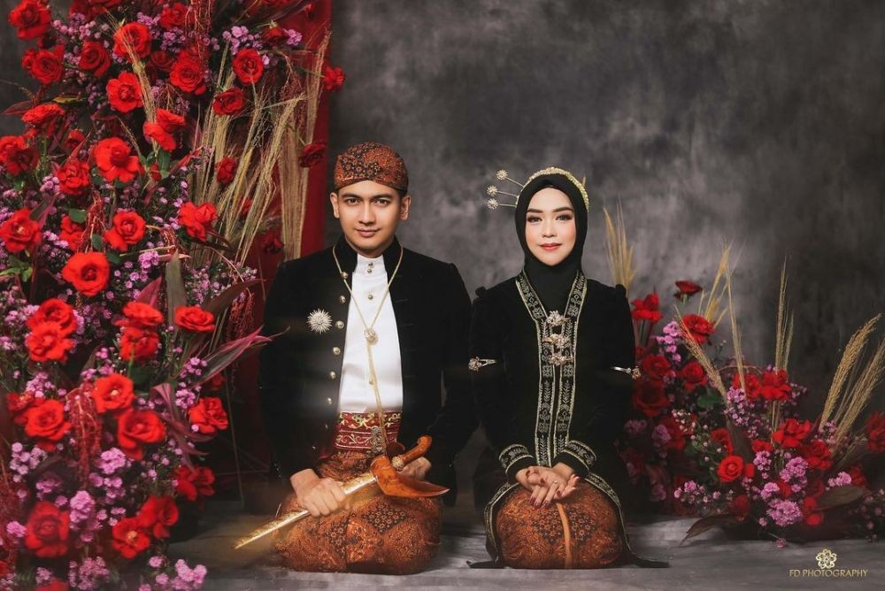 10 Potret Prewedding Ria Ricis Dalam Adat Jawa