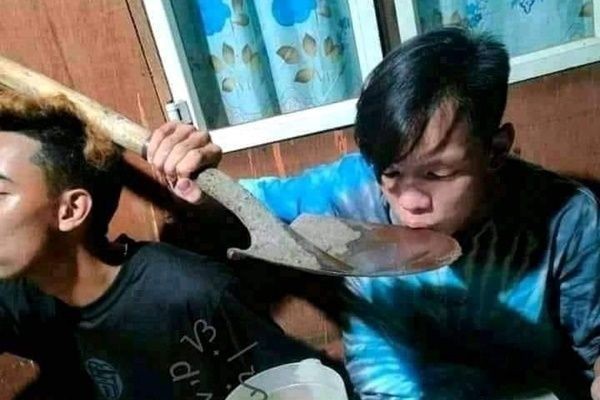 10 Potret Pengganti Sendok saat Kepepet Ini Nyeleneh Abis