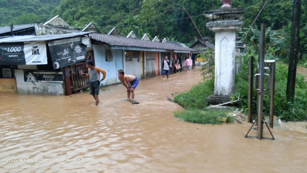 Hujan Selama 12 Jam, Gunungkidul Terjadi Banjir dan Tanah Longsor 